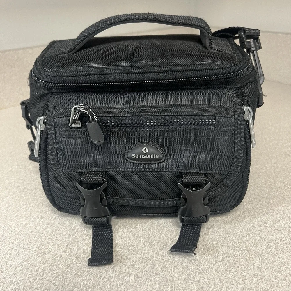 Samsonite Small Camera Bag or Camcorder Bag Compartments divisions Compact Black